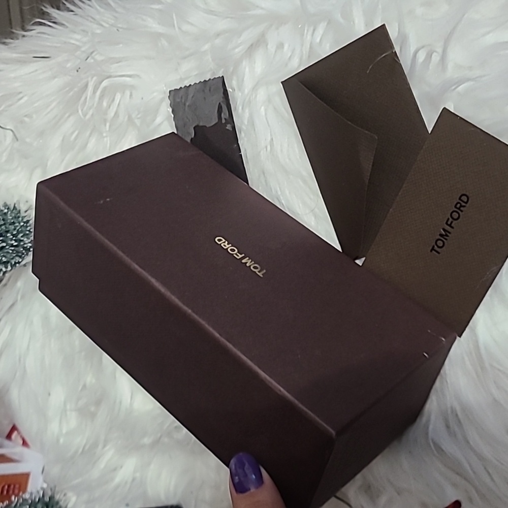 TOMFORD SUNGLASSES BOX, AUTHENTICITY CARD AND GLASSES CLOTH